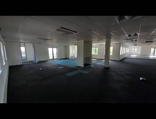 1,403M² OFFICE TO LET IN BRYANSTON